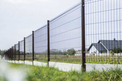 Konserwacja ogrodzenia panelowego: proste czynności, które przedłużą jego żywotność